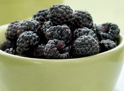Black raspberry extract quickly and effectively lowers heart risk, a new Korean study finds. 