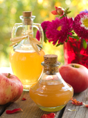 Apple cider vinegar helps keep you young and healthy in 5 important ways.