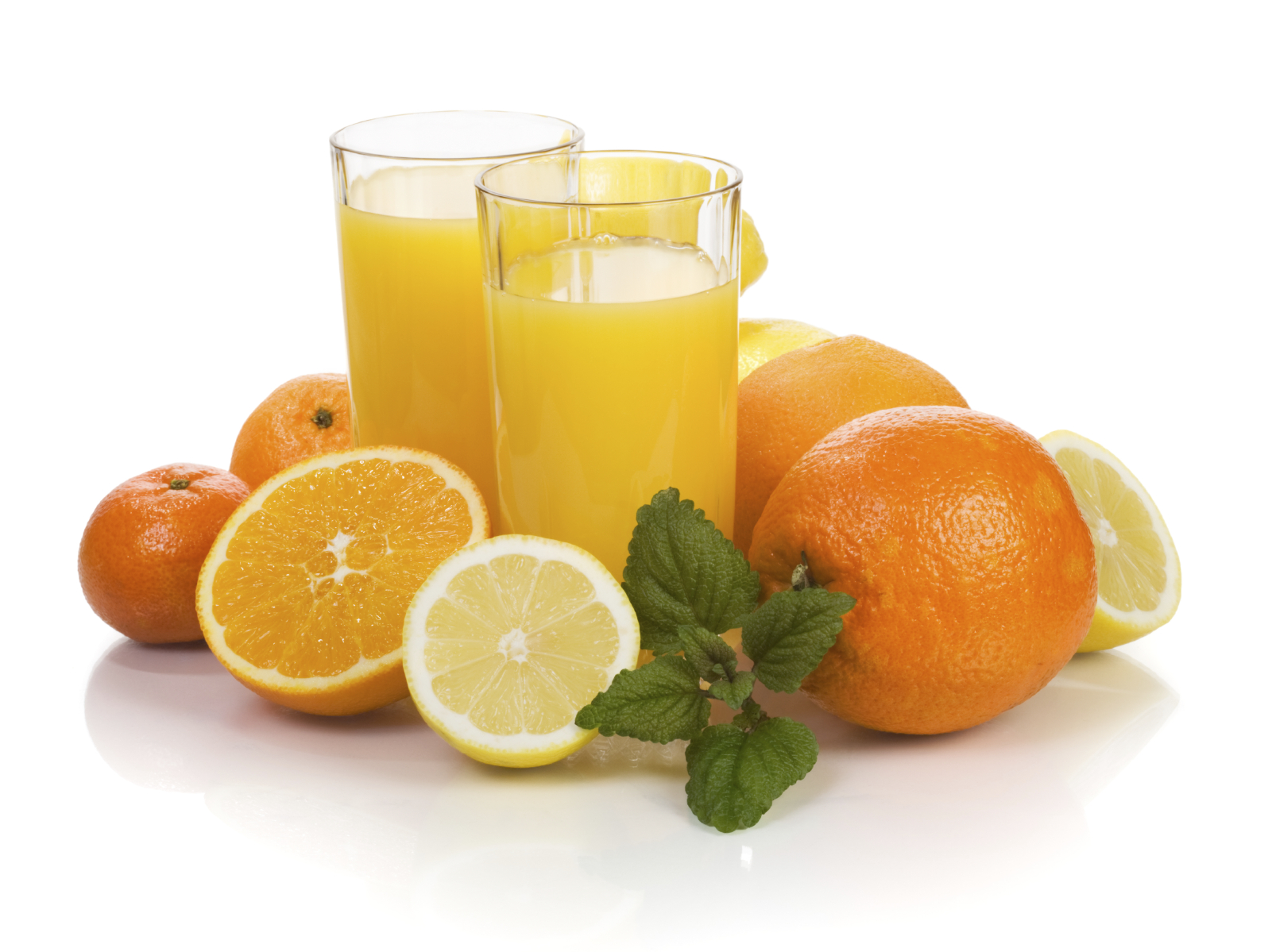 If you’re only using vitamin C for slowing down a cold… You have to take a look at this. Here are five ways you can use vitamin C to look and feel healthier.