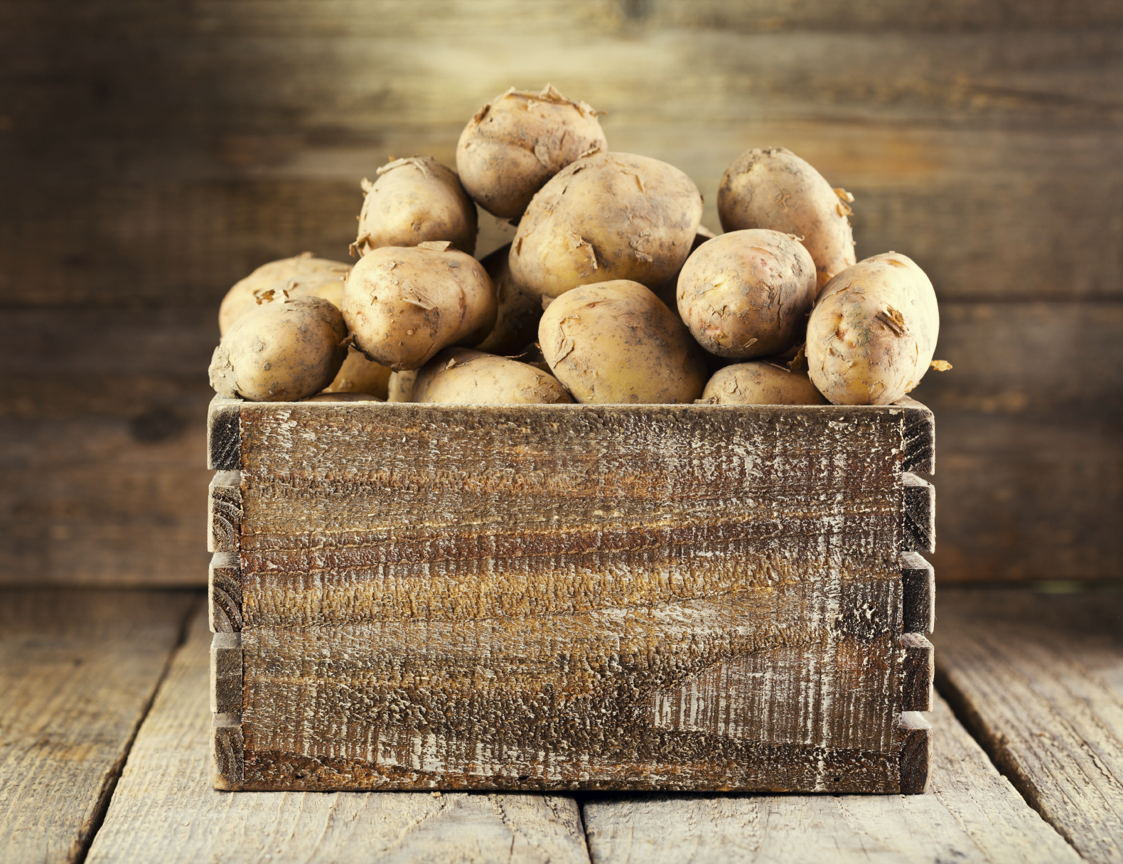 A scary new study finds that starchy foods are linked to lung cancer… even if you don’t smoke.