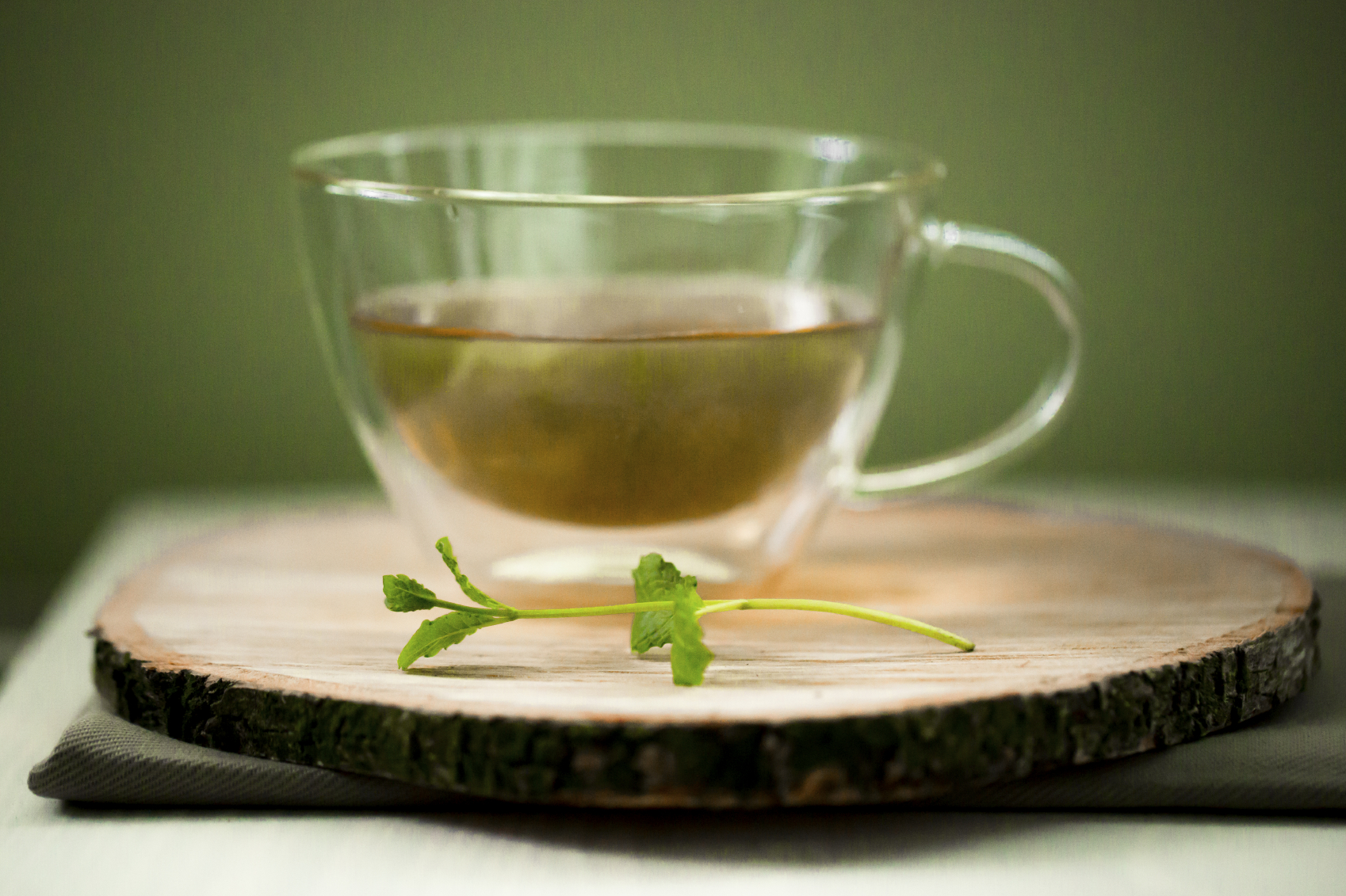 EGCG, a natural substance in green tea, can ease the pain and swelling of rheumatoid arthritis, a University of Washington study finds.